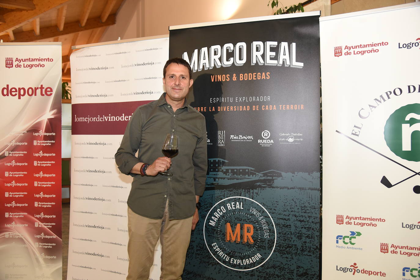 Los ganadores del torneo Bodegas Marco Real de la Liga de Golf y Vino recibieron sus premios.