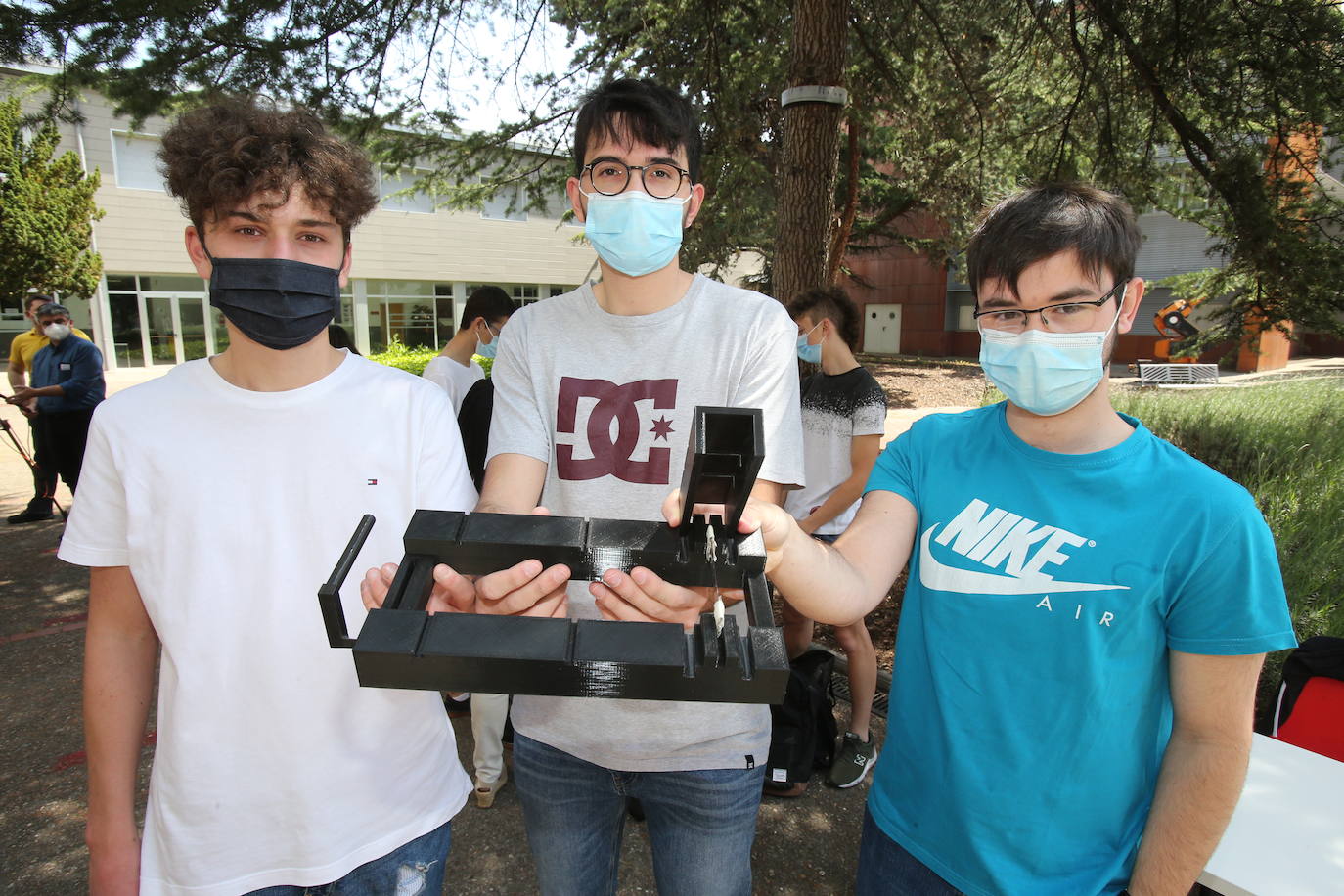 Fotos: Los alumnos de Ingeniería Industrial de la UR presentan sus ingenios para facilitar la vida a personas con alguna discapacidad