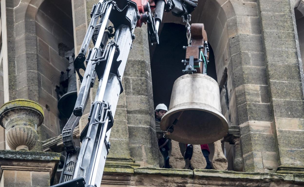 Las campanas vuelven a su sitio en Grañón