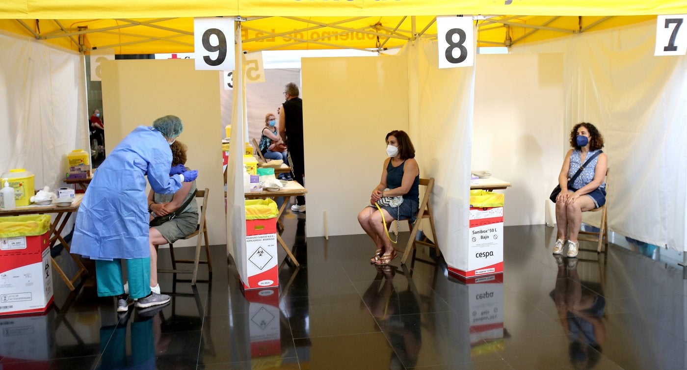 Boxes de vacunación habilitados en las instalaciones de Riojafórum, en Logroño. 