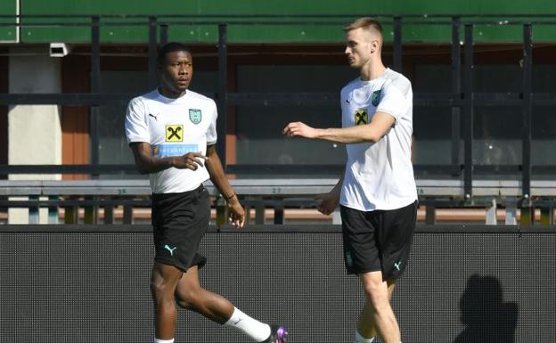 David Alaba con Sasa Kalajdzic.