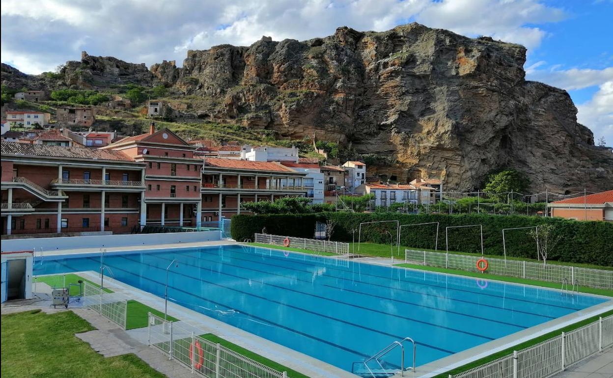 Oferta de puestos de trabajo para las cuatro piscinas municipales de Cervera
