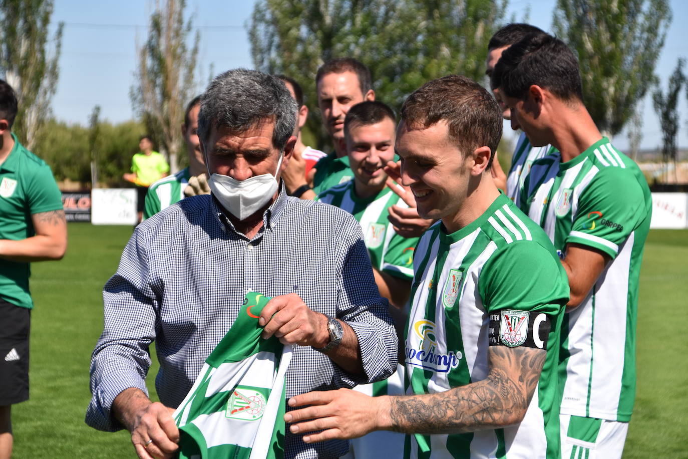 Fotos: Despedidas y homenajes en el Pradejón