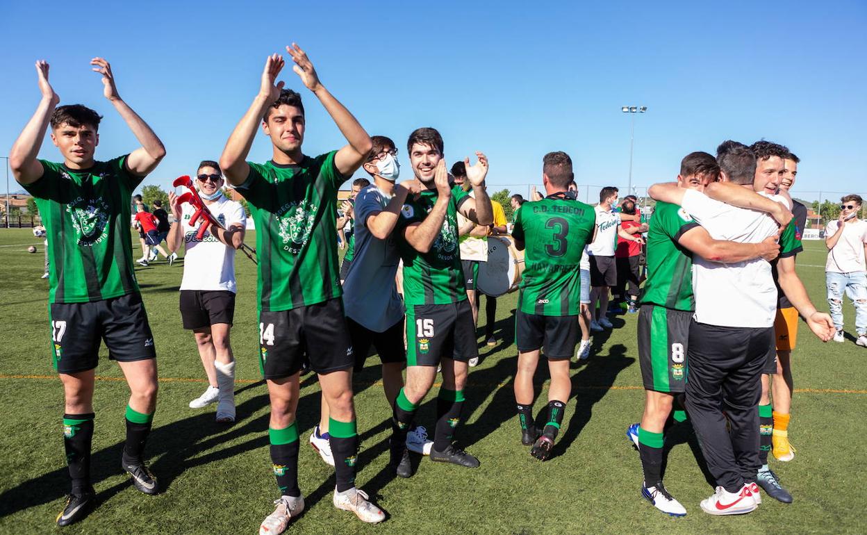 Los jugadores del Tedeón celebraron su permanencia, que ahora está en peligro