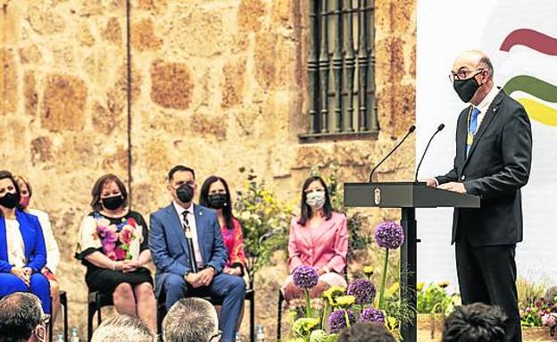 Imagen principal - «Aspiramos a ser la referencia mundial de la literatura científica escrita en español»