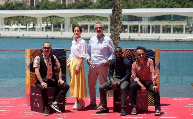 Javier Fesser y el equipo de 'Historias lamentables' en el Festival de Málaga.