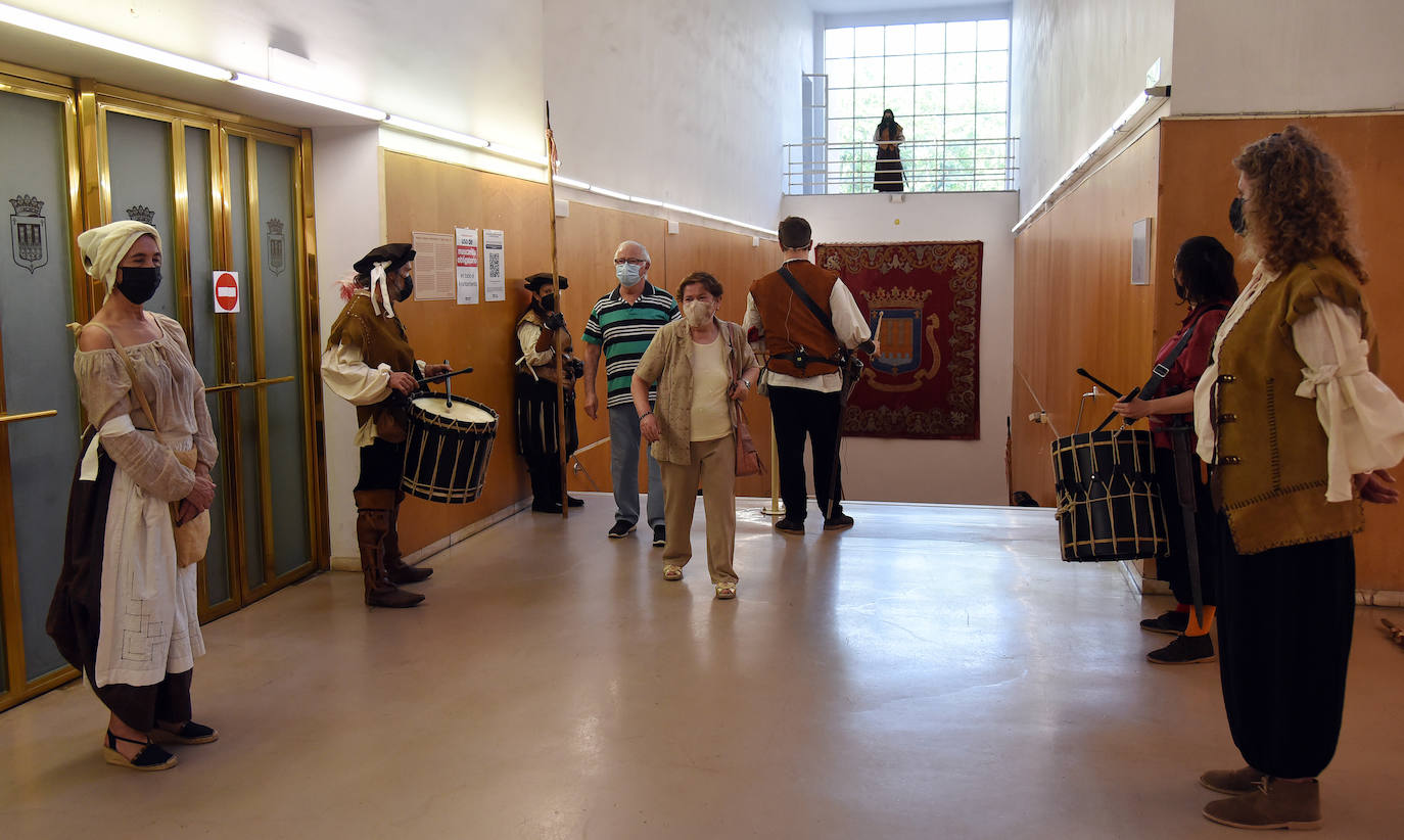 Numerosos actos han tenido lugar en el día del patrón de Logroño: el concierto de la Banda Municipal Música en La Concha del Espolón, Encomienda de Santiago Lucronium, organizada por la Trapería de Klaus en el Serendipia e interpretación de Michel García de su canción a Logroño, homenaje a la ciudadanía que resistió el asedio, misa solemne de San Bernabé y actuación del Orfeón Logroñés en La Redonda y representaciones del teatro renacentista en el Auditorio.