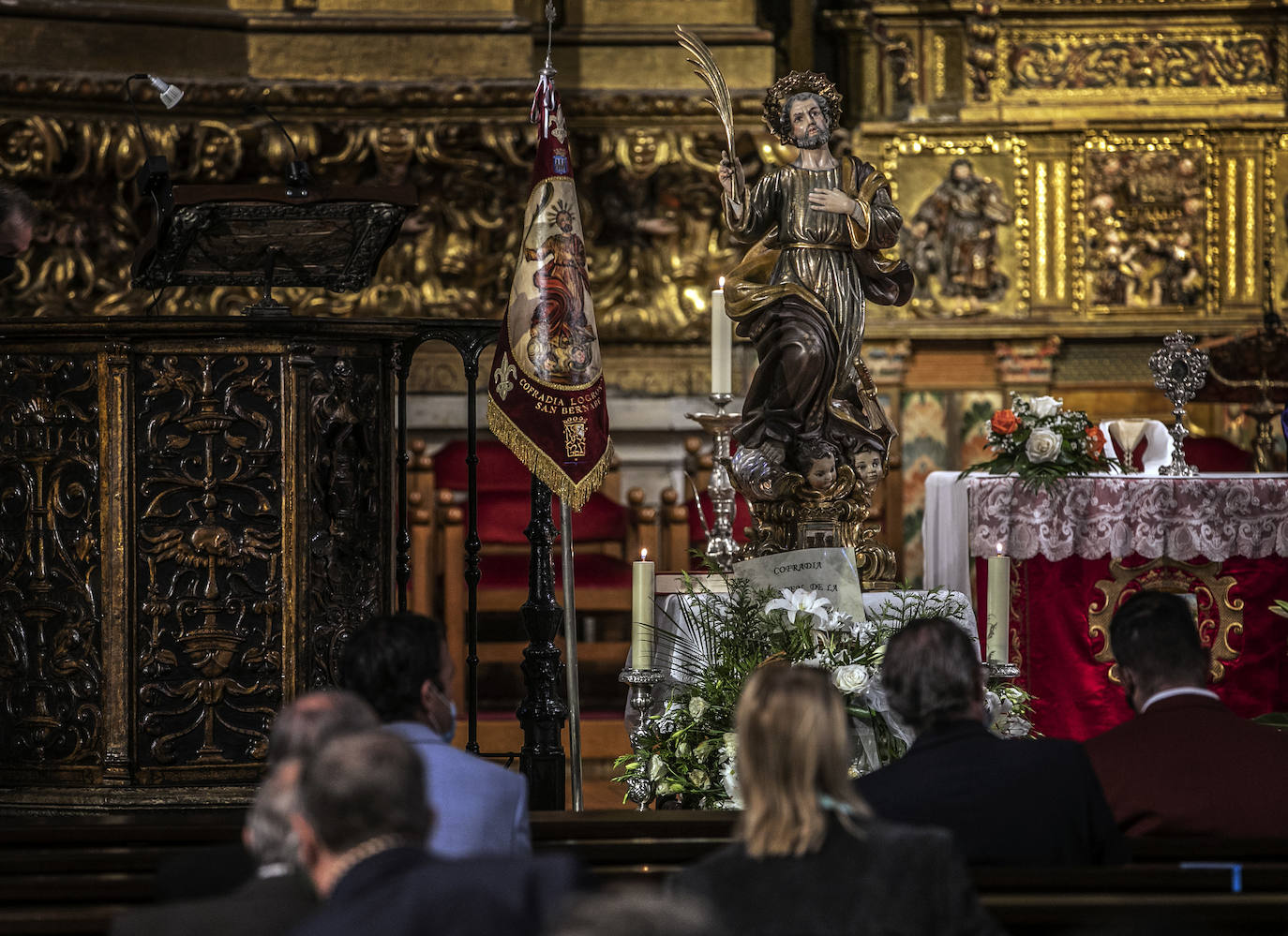 Hoy se ha podido seguir disfrutando del Mercado de Viandas en la Glorieta. El alcalde ha acudido a la Misa de Réquiem con motivo de San Bernabé en La Redonda, ha visitado a la Virgen de La Esperanza en Santiago y la Federación de Peñas ha entregado 400 raciones de toro guisado a la Cocina Económica