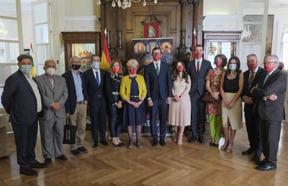 Todos los galardonados en esta ocasión posaron en la tradicional foto de familia del Centro Riojano en Madrid. 