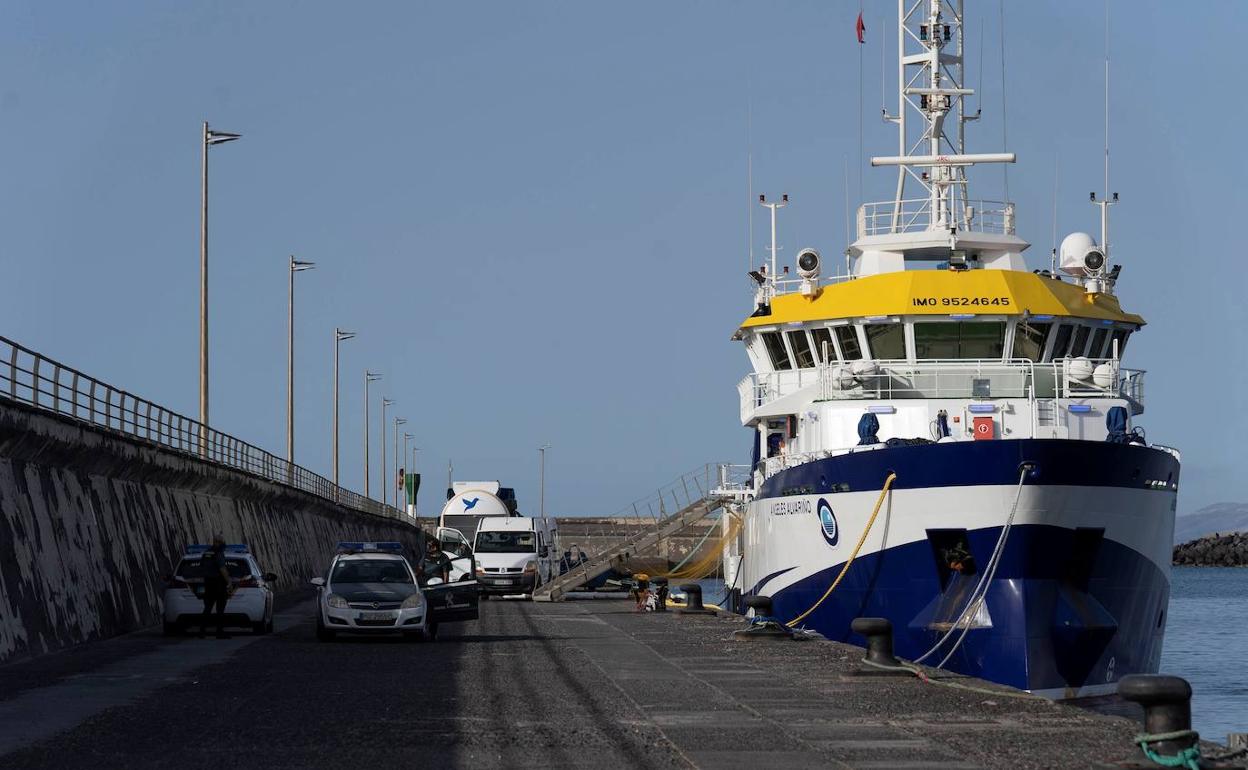 El buque oceanográfico Ángeles Alvariño, atracado en lo muelles de Santa Cruz de Tenerife.