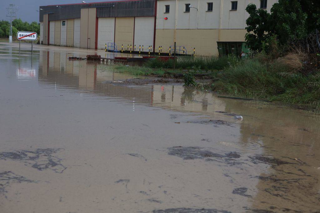 Fotos: La tormenta corta la N-232 en Briones