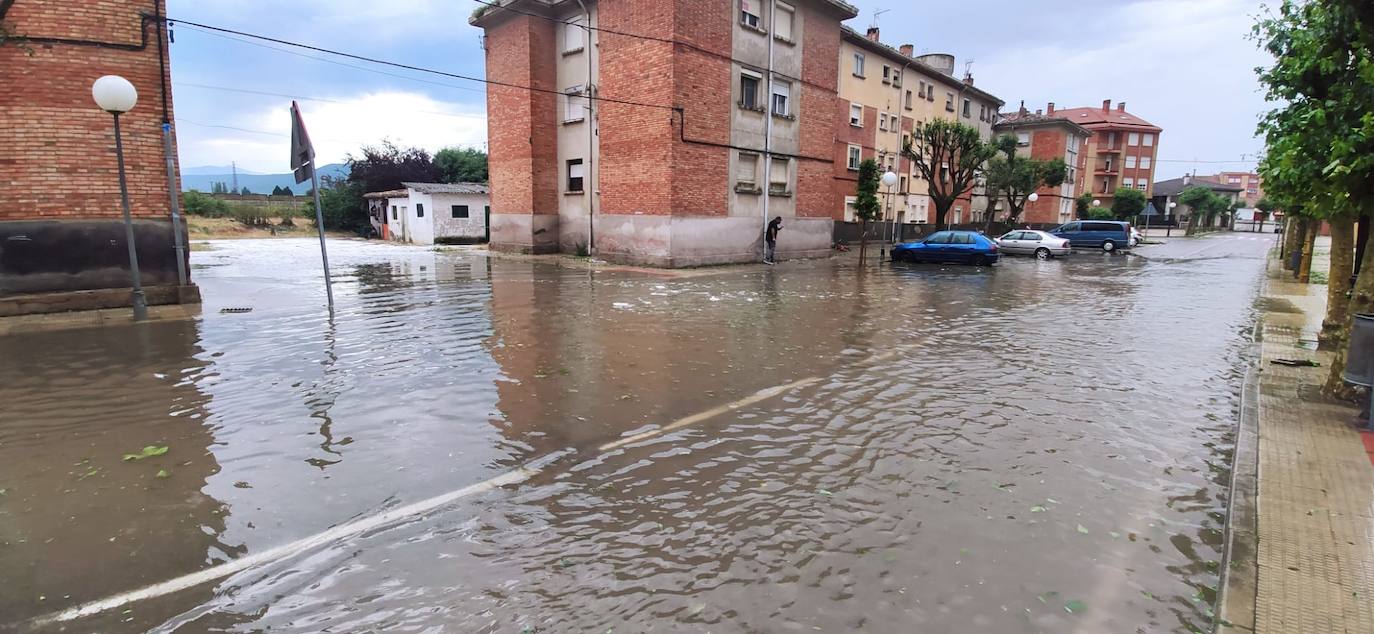 Fotos: Vuelven las tormentas a La Rioja, el granizo cae en Santo Domingo