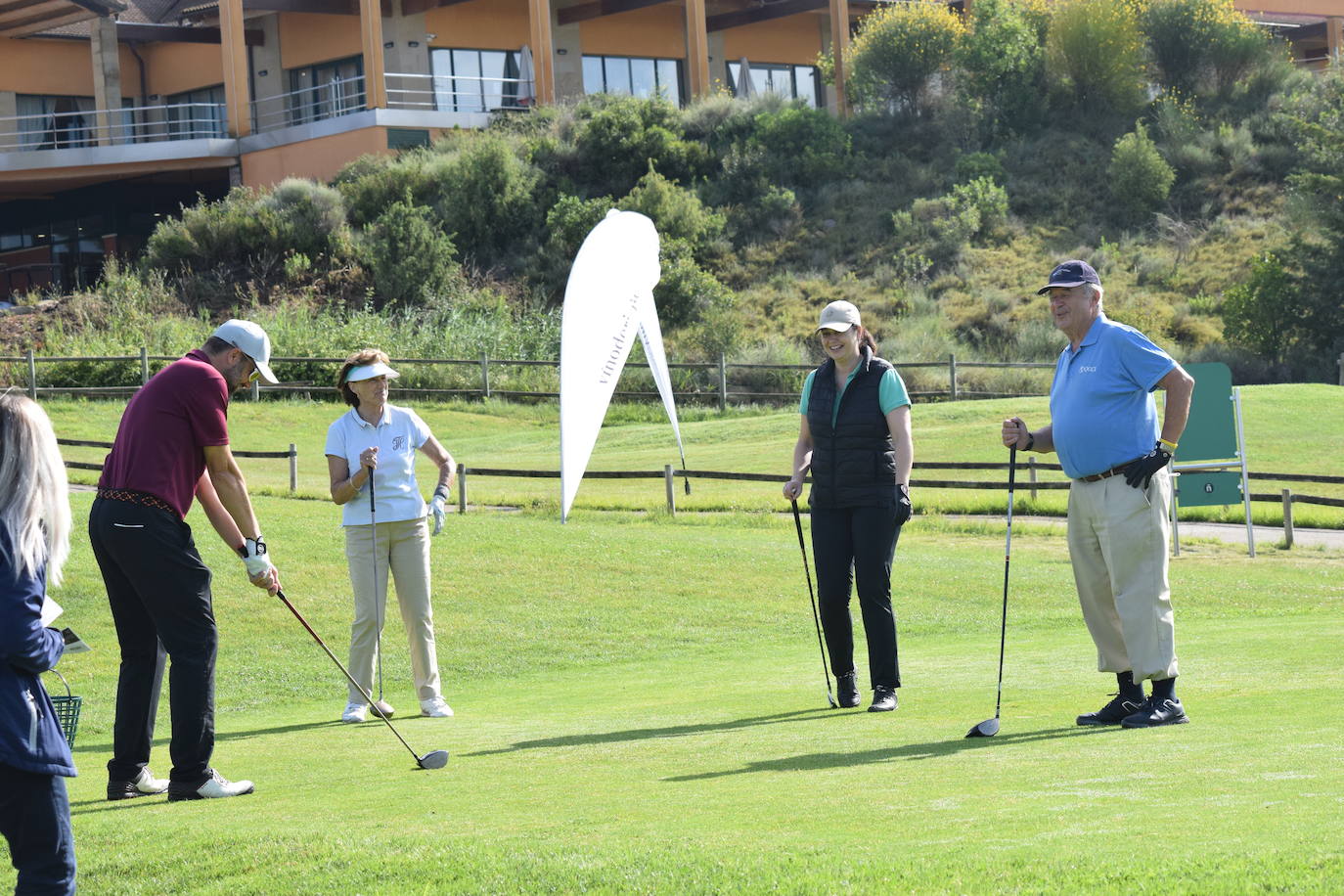 Los participantes en el torneo Bodegas Ontañón de la Liga de Golf y Vino disfrutaron de un gran día de golf en El Campo de Logroño.