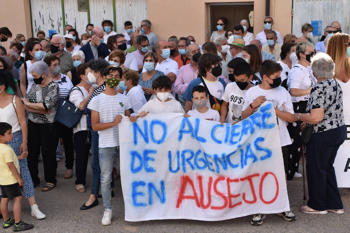 Más de 700 personas de la zona básica de Salud de Murillo de Río Leza se manifestaron en contra de las medidas previstas por Salud. 