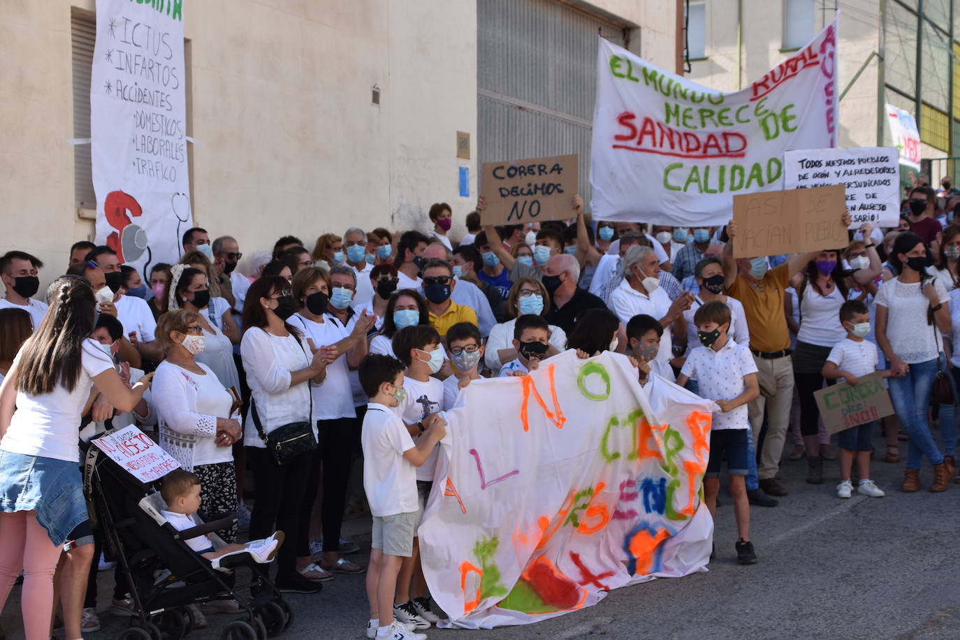 Más de 700 personas de la zona básica de Salud de Murillo de Río Leza se manifestaron en contra de las medidas previstas por Salud. 