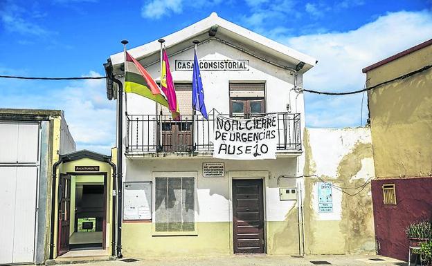 Pancarta en el Ayuntamiento de Ausejo.