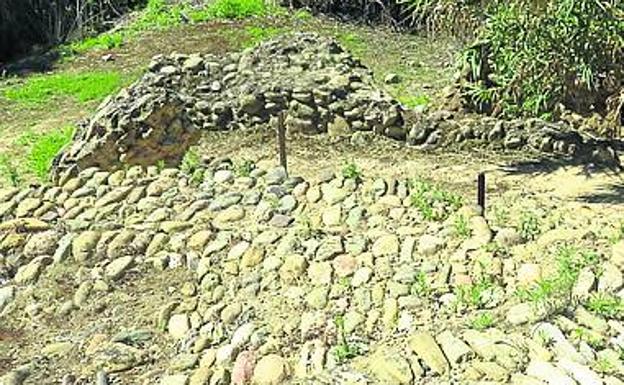 Calzada. El conjunto hidraúlico del Alhama, además de los sillares de la presa, muestra parte de la calzada. 