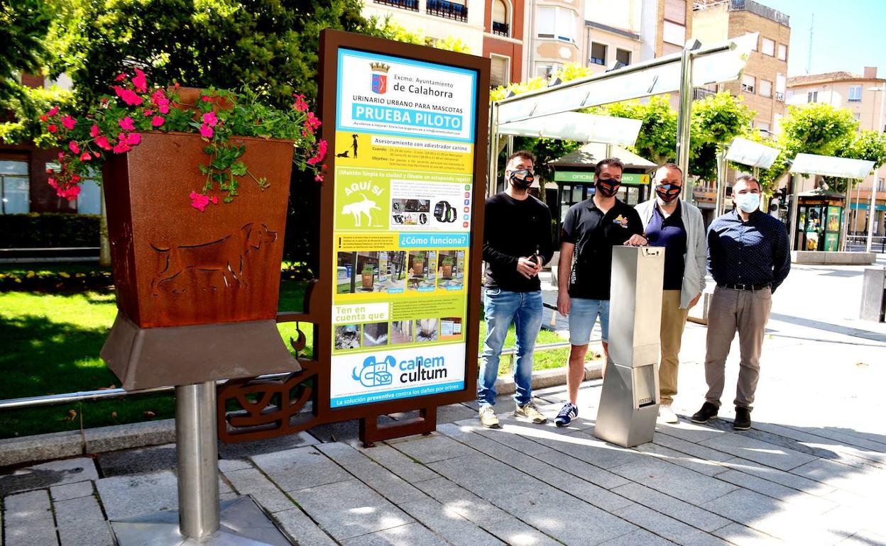 Presentación del urinario colocado en el Mercadal por la empresa Gnergy. 