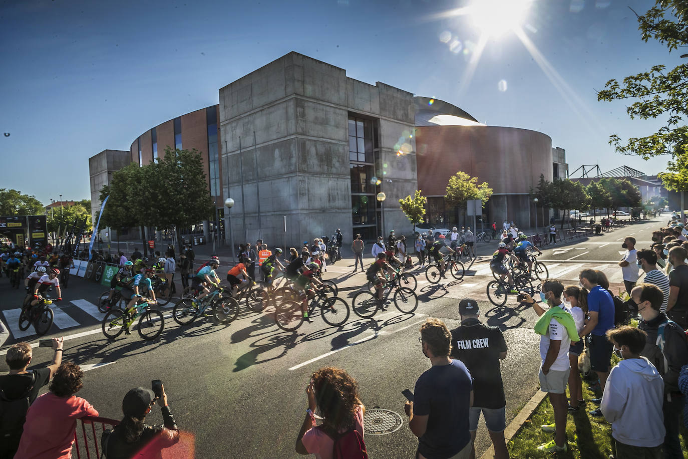 Fotos: Así ha sido la salida de la primera etapa de La Rioja Bike Race