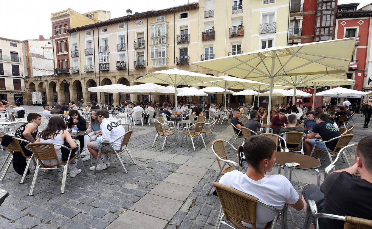 Terrazas en la Plaza del Mercado de Logroño. 