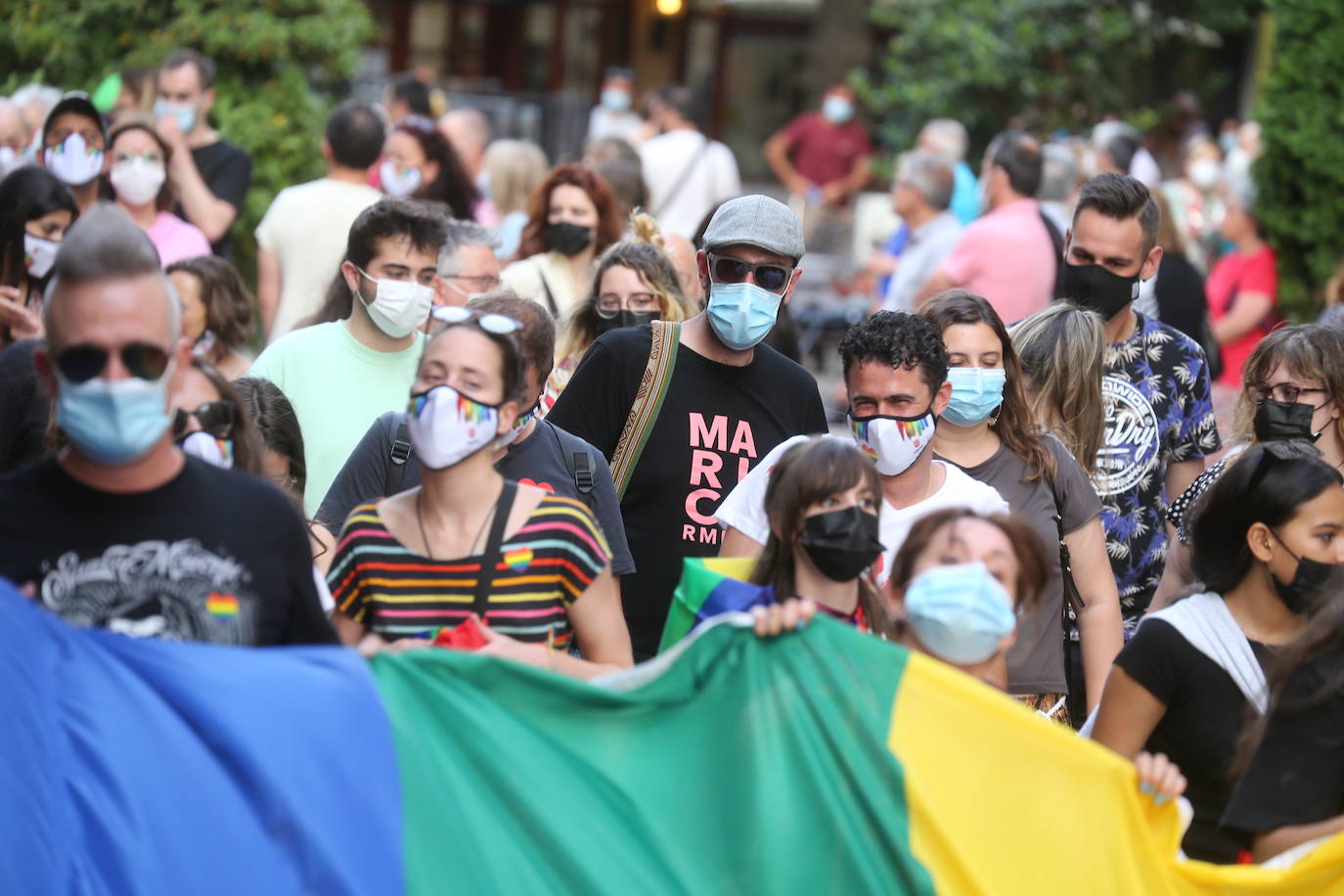 Este lunes se ponía punto y final a una semana de actividades coordinadas por Marea Arcoíris, en Logroño, y por distintos colectivos, en el resto de La Rioja. El acto más multitudinario tuvo lugar en El Espolón, donde más de un millar de personas se reunieron bajo el lema 'Lucha por tu orgullo, ni un paso atrás'. 