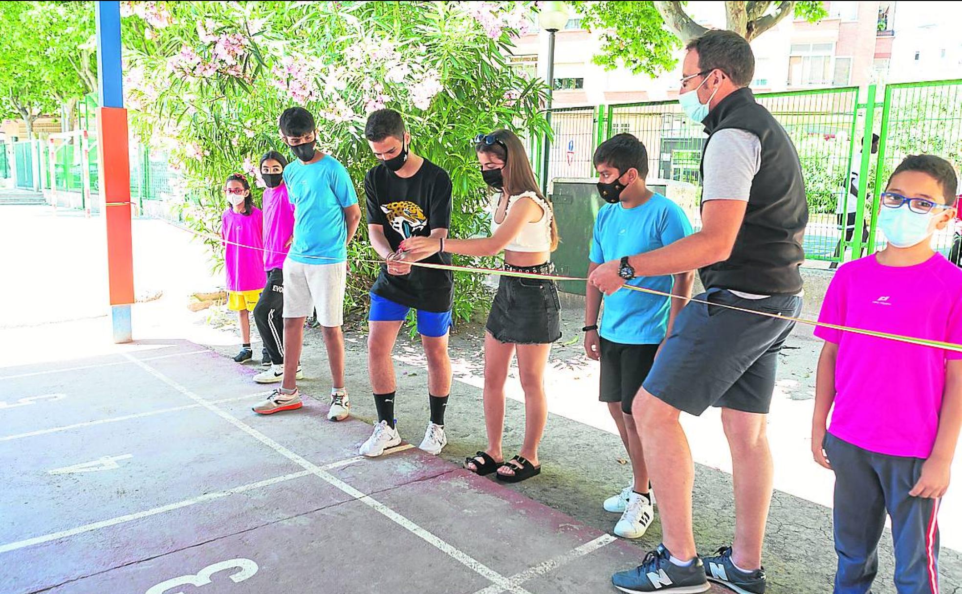 Los hijos de Ángel Sancho inauguraron la pista que desde ahora lleva el nombre de su padre.