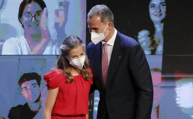 El rey Felipe VI y la princesa Leonor durante el acto de entrega de los premios de la Fundación Princesa de Girona 