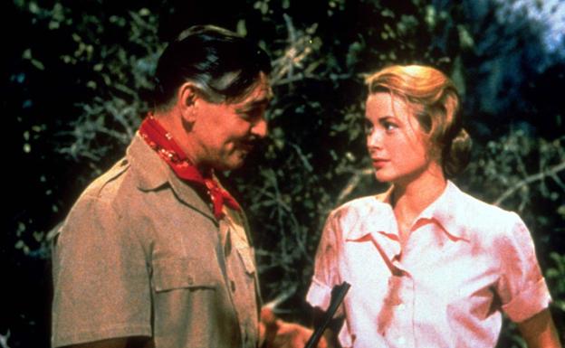 Imagen principal - Grace Kelly junto a Clark Gable, con quien vivió un romance, en 'Mogambo'. La actriz en 'Alta sociedad' y 'La ventana indiscreta'.