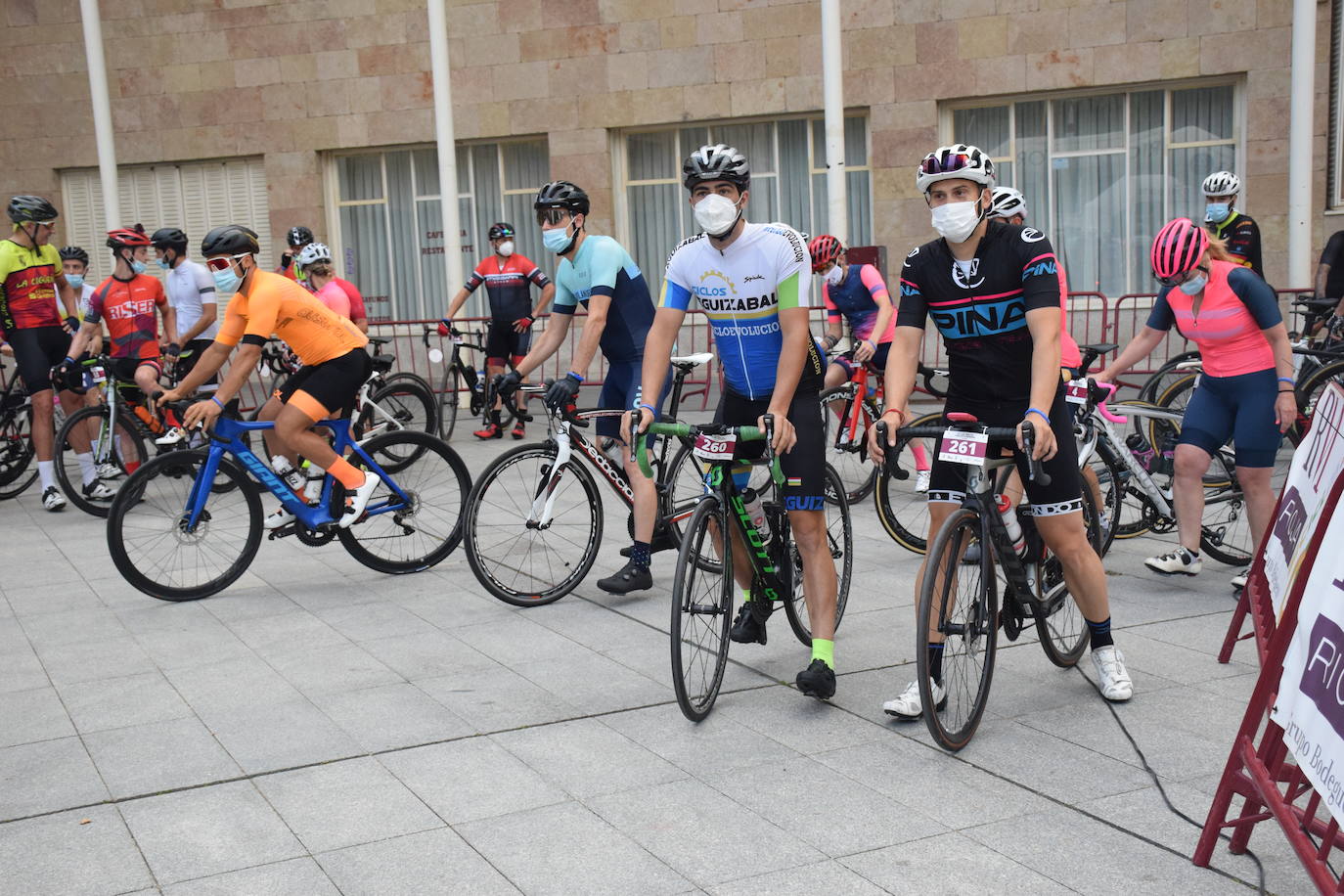 Fotos: La Cicloturista de La Rioja regresa en su cuarta edición con 300 ciclistas