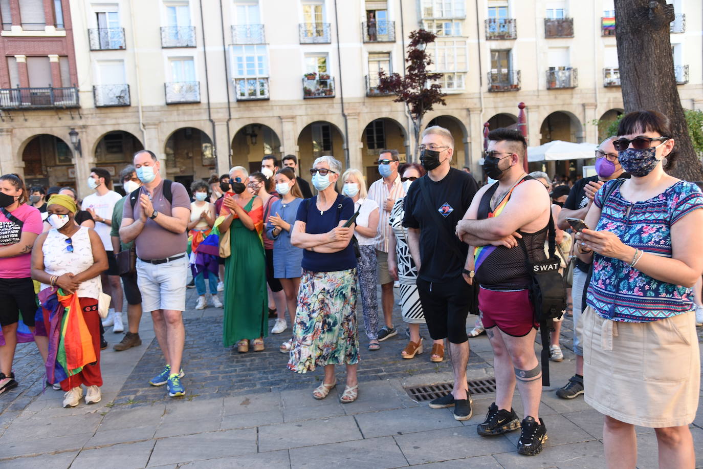 La concentración fue un homenaje al joven y una muestra de rechazo al «odio a las personas LGTBI» y contra cualquier fobia