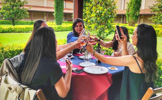 Este verano sumérgete en el mundo del vino con las actividades enoturísticas que te propone Altanza