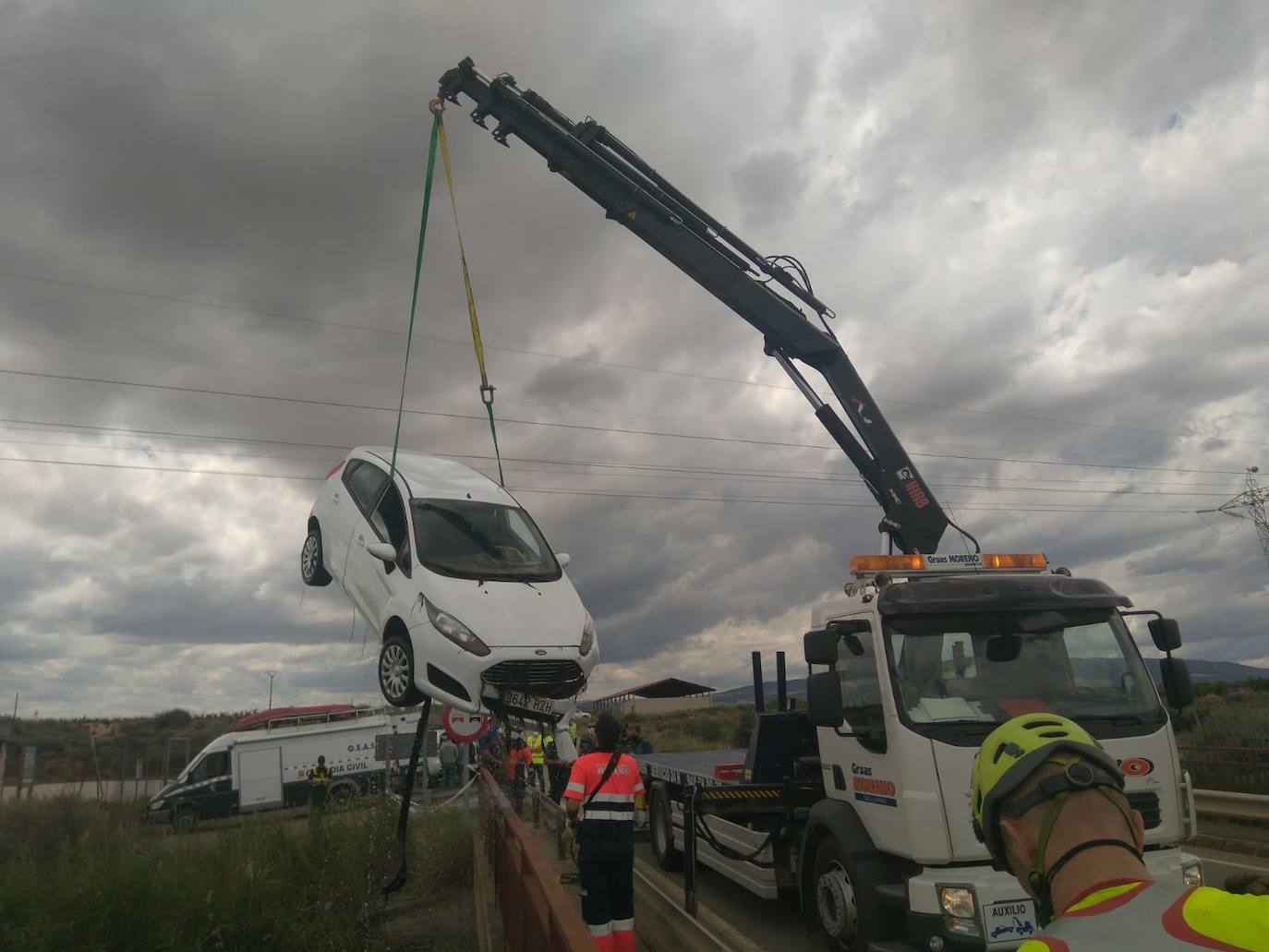 Imagen secundaria 2 - El cuerpo de Román Galarreta aparece en el canal de Lodosa