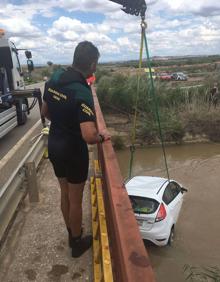 Imagen secundaria 2 - El cuerpo de Román Galarreta aparece en el canal de Lodosa