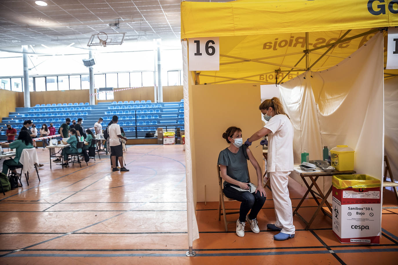 Los menores de 40 han empezado a recibir sus dosis este miércoles en Calahorra.