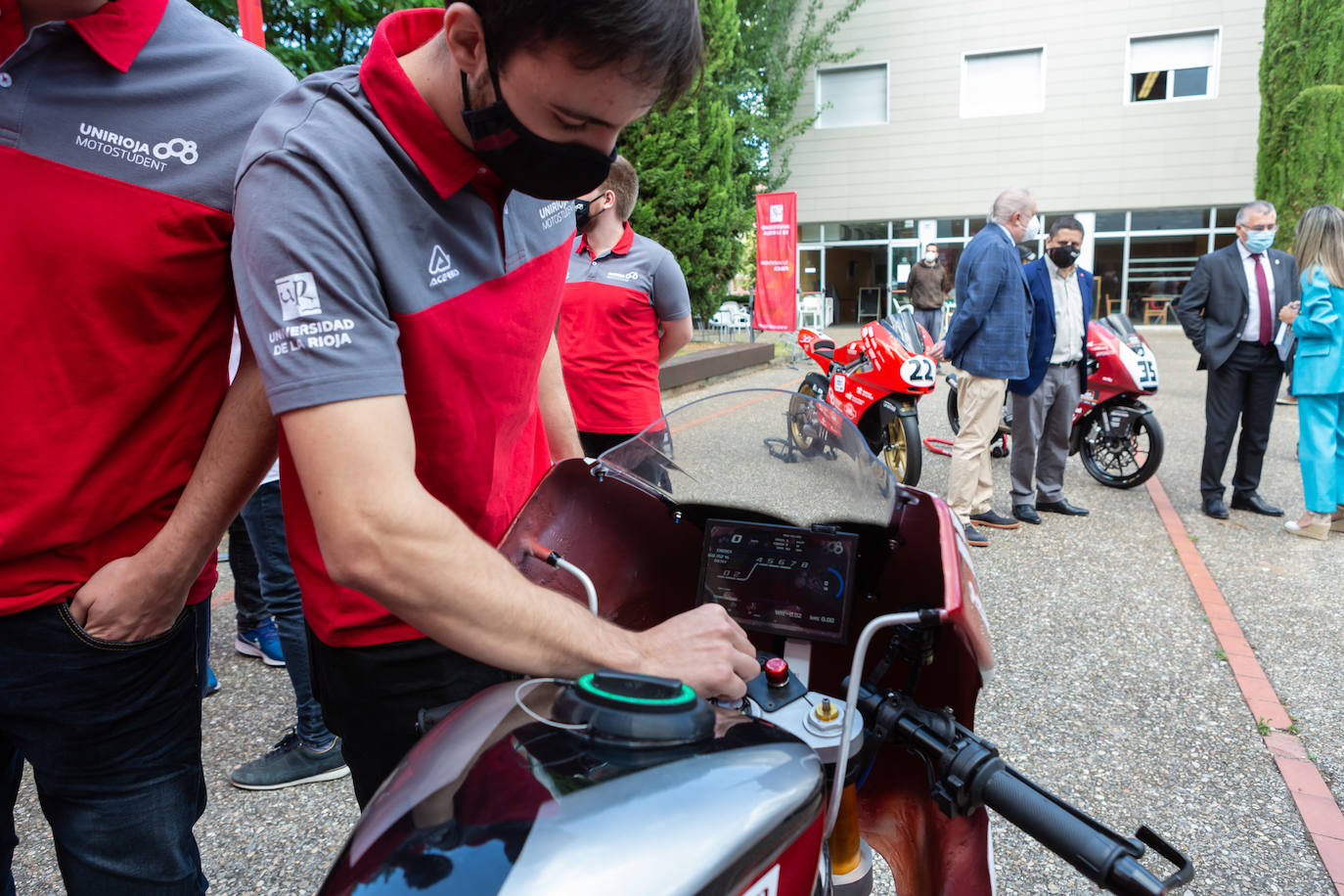 Fotos: La UR presenta la motocicleta que correrá en el Alcañiz