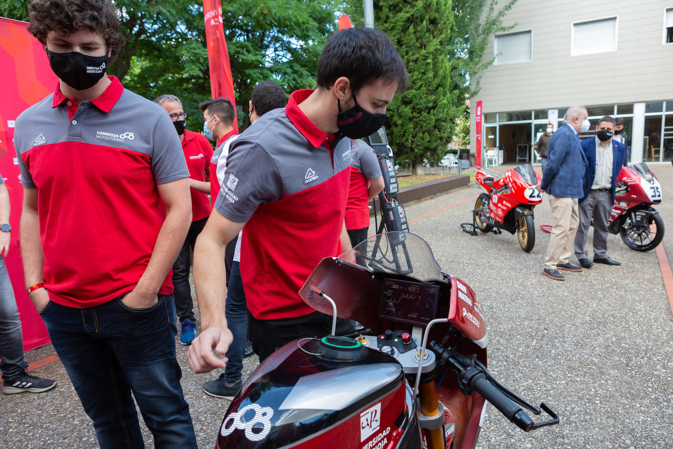 Fotos: La UR presenta la motocicleta que correrá en el Alcañiz