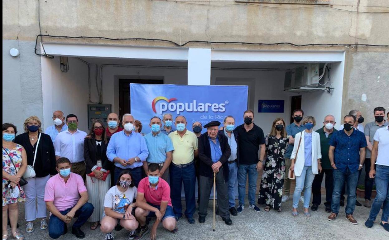 El presidente del PP riojano, José Ignacio Ceniceros, inaugura la nueva sede de Cervera