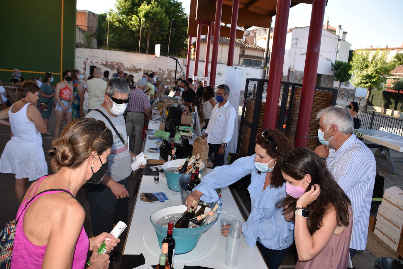 Fotos: AdeturOcón ofreció ayer en el frontón de Galilea su primera jornada gastronómica con gran afluencia de público