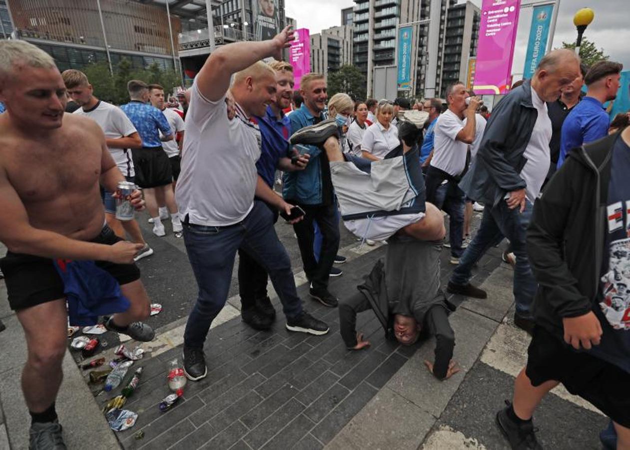 Fotos: Las imágenes de los incidentes en Wembley antes de la final