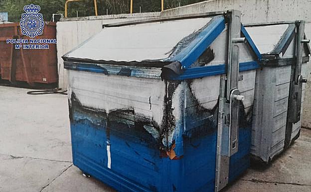 Detenidos tres menores por quemar un contenedor en la calle Huesca