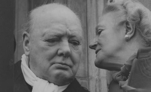 Churchill con su esposa, Clementine.