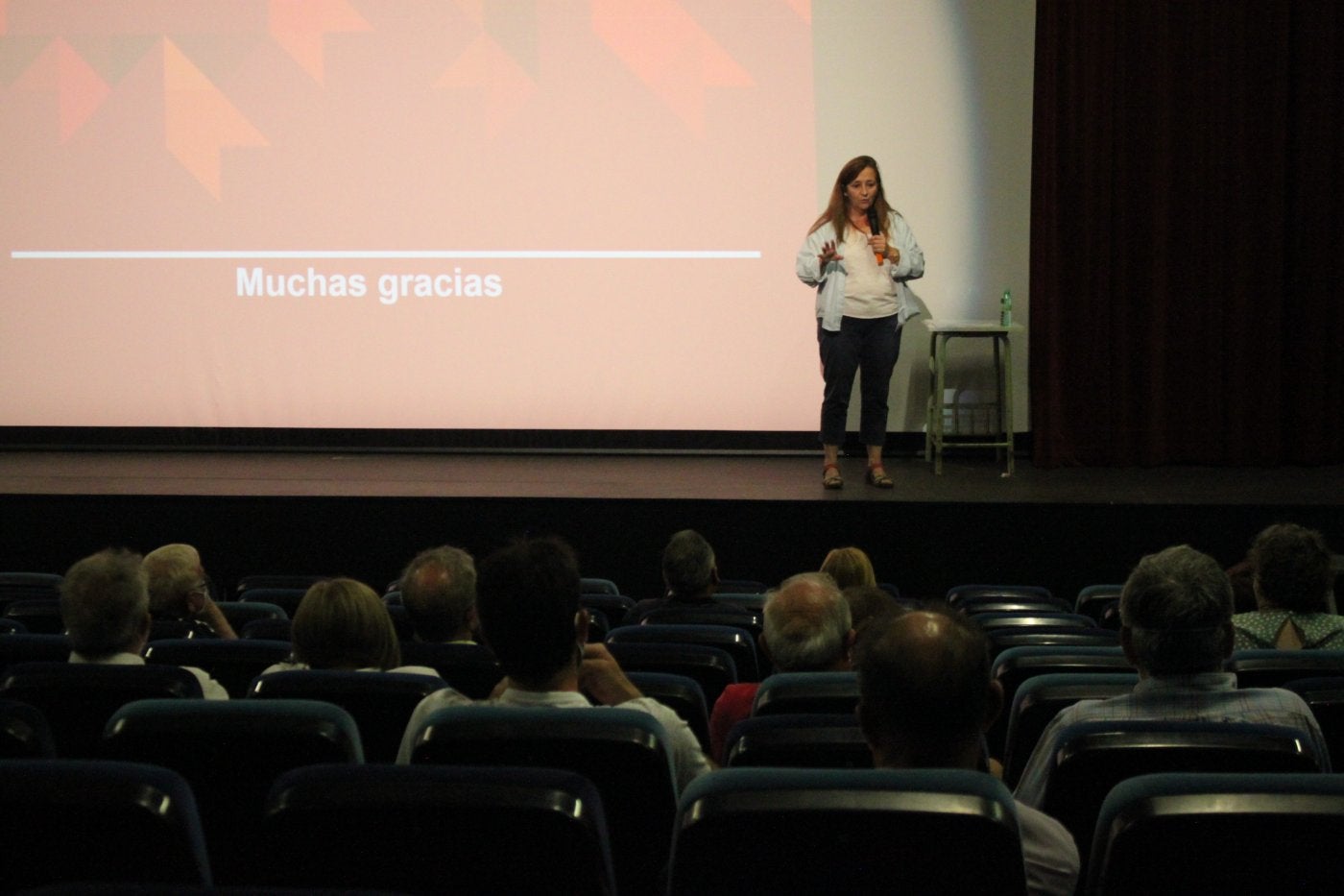 Pepa Castillo expuso con afán divulgativo la importancia del Ebro. 