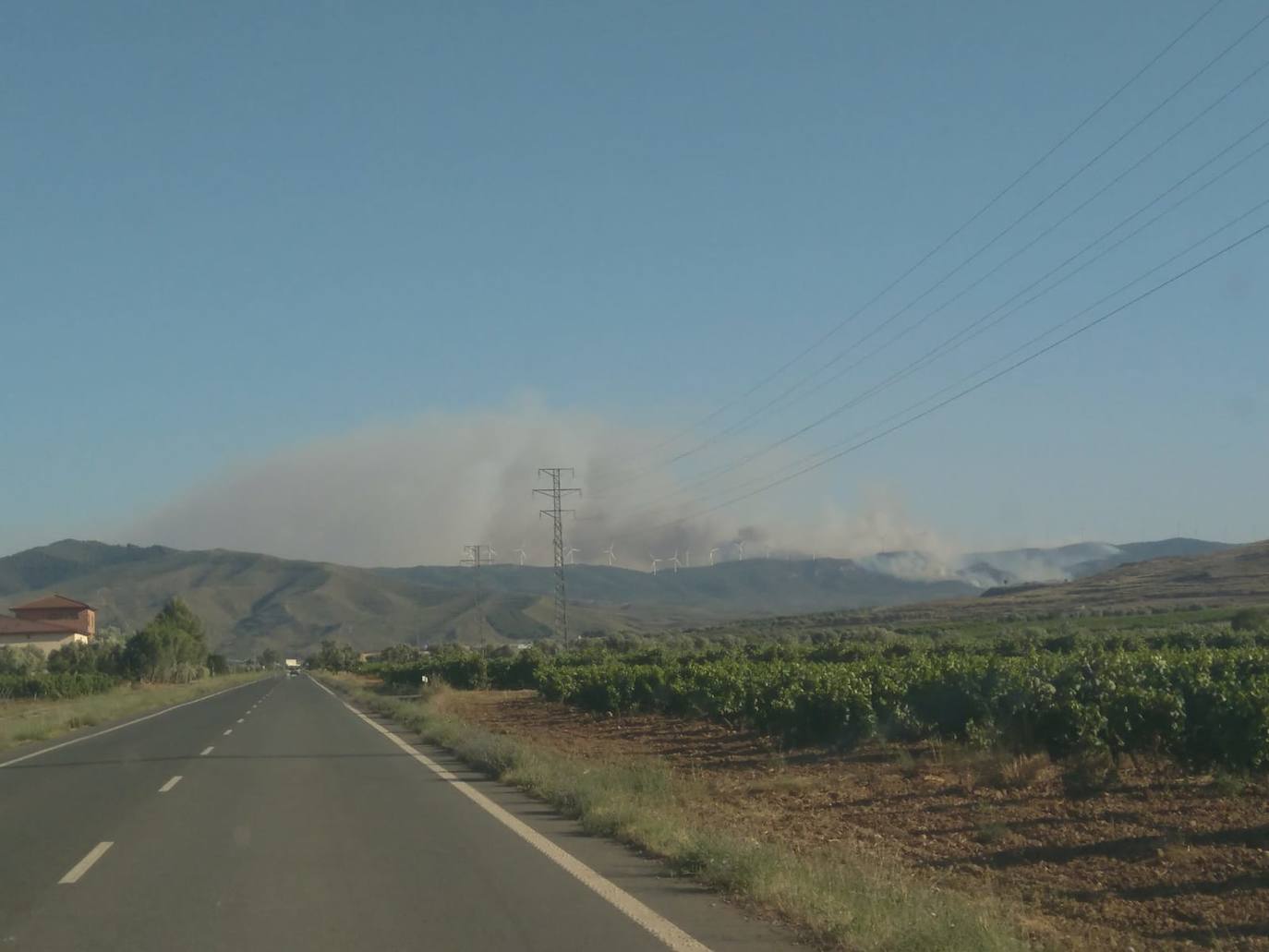 Incendio en Yerga: una columna que se ve desde kilómetros