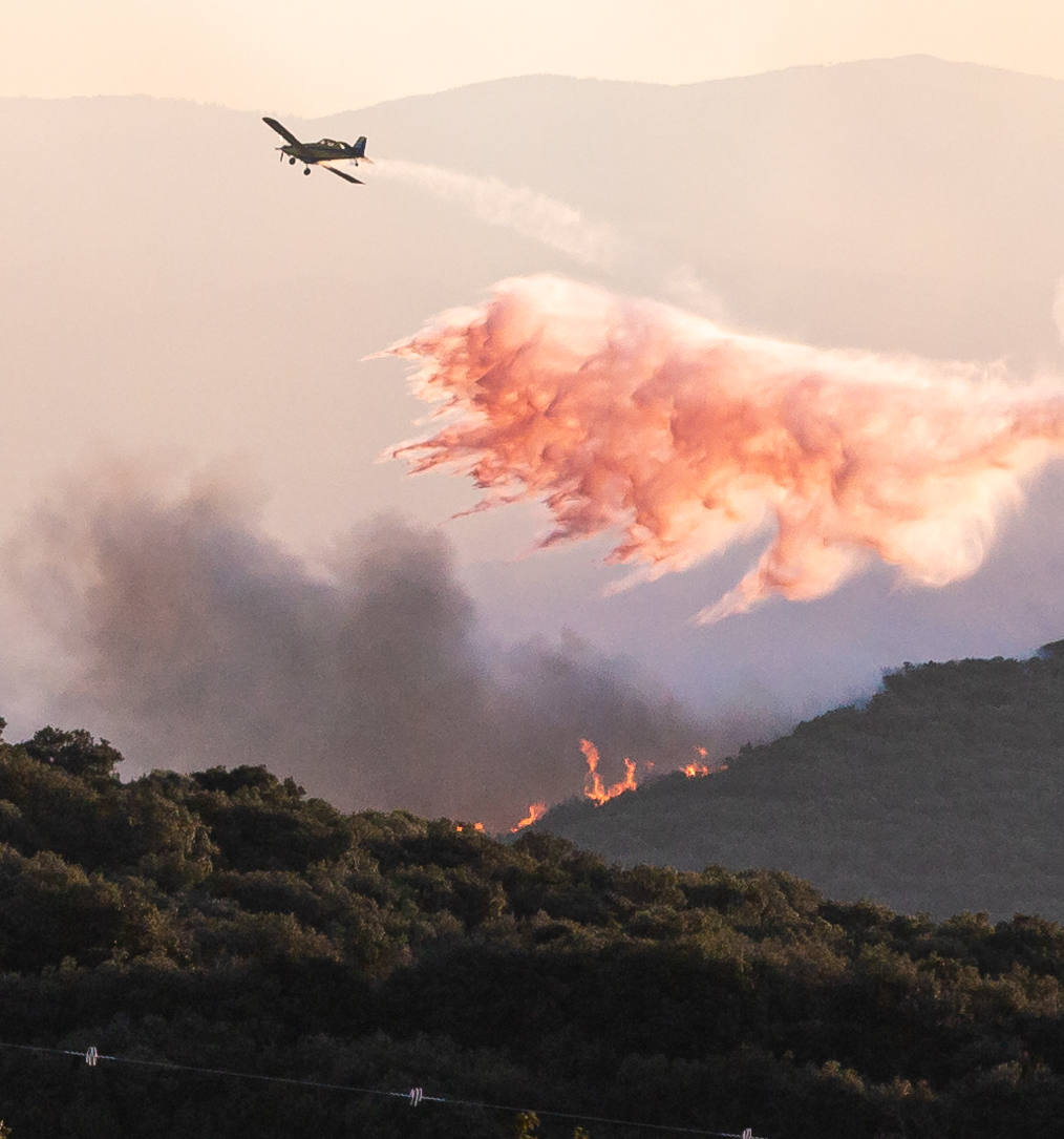 Fotos: La Rioja pide el despliegue de varios helicópteros, aviones e hidroaviones para la extinción del incendio en el Yerga