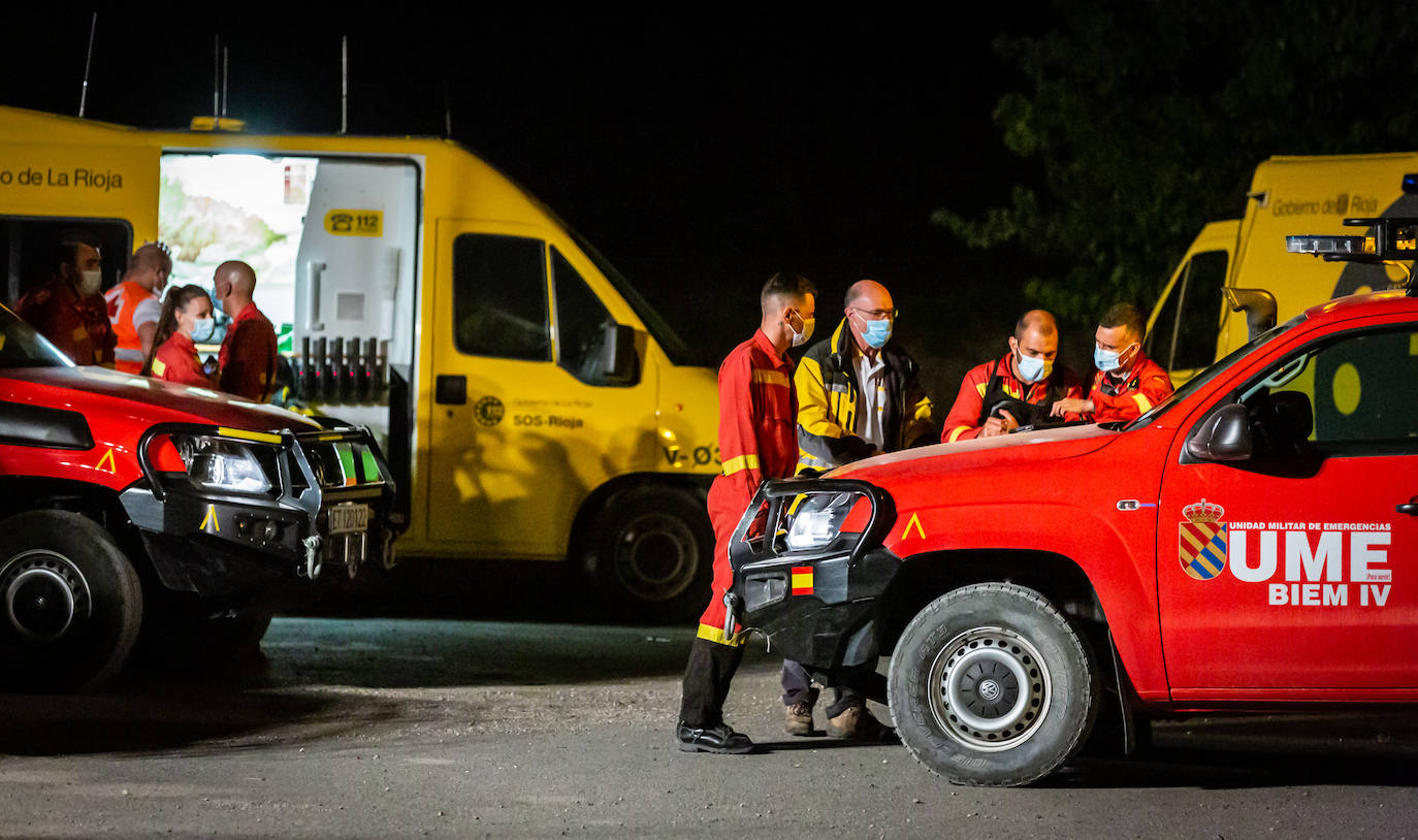 Fotos: Noche de lucha contra el incendio de Yerga