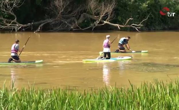 El paddle surf, una actividad diferente para realizar por el Ebro