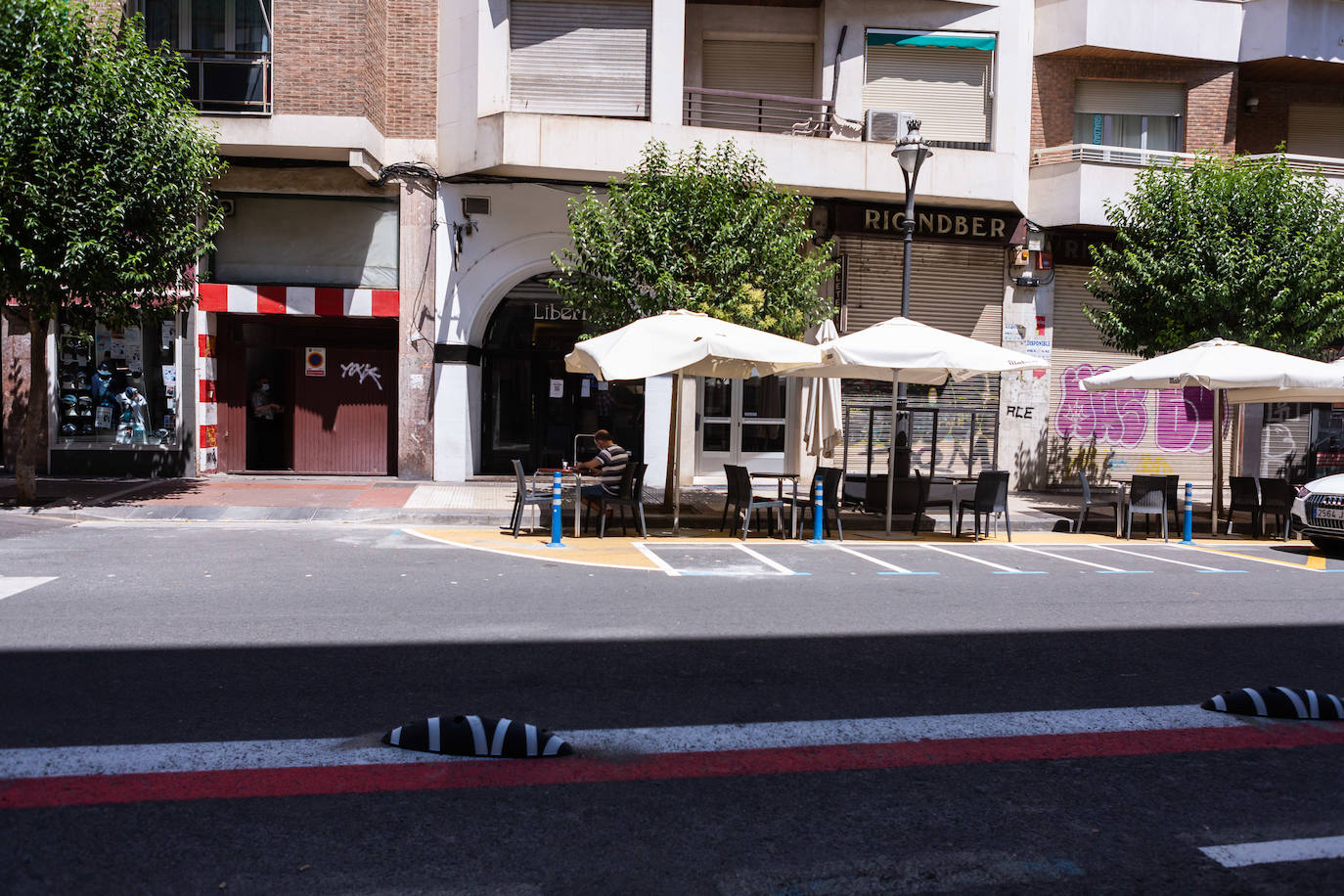 Fotos: Coches, peatones y bicicletas, entre los colores en la calzada de Duquesa de la Victoria