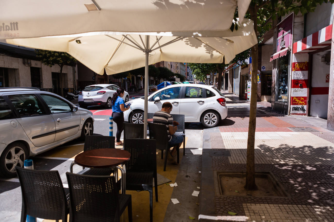 Fotos: Coches, peatones y bicicletas, entre los colores en la calzada de Duquesa de la Victoria