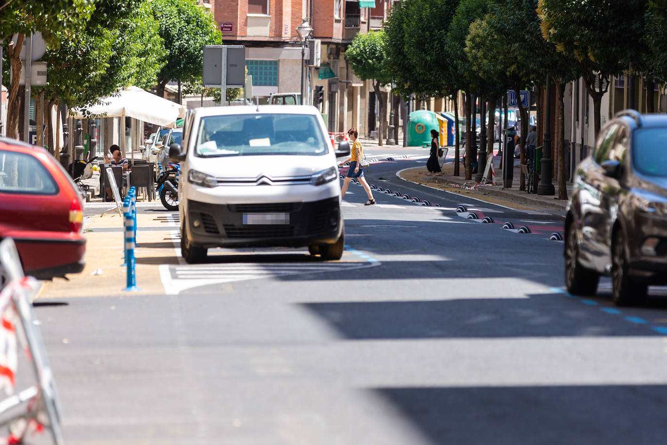 Fotos: Coches, peatones y bicicletas, entre los colores en la calzada de Duquesa de la Victoria