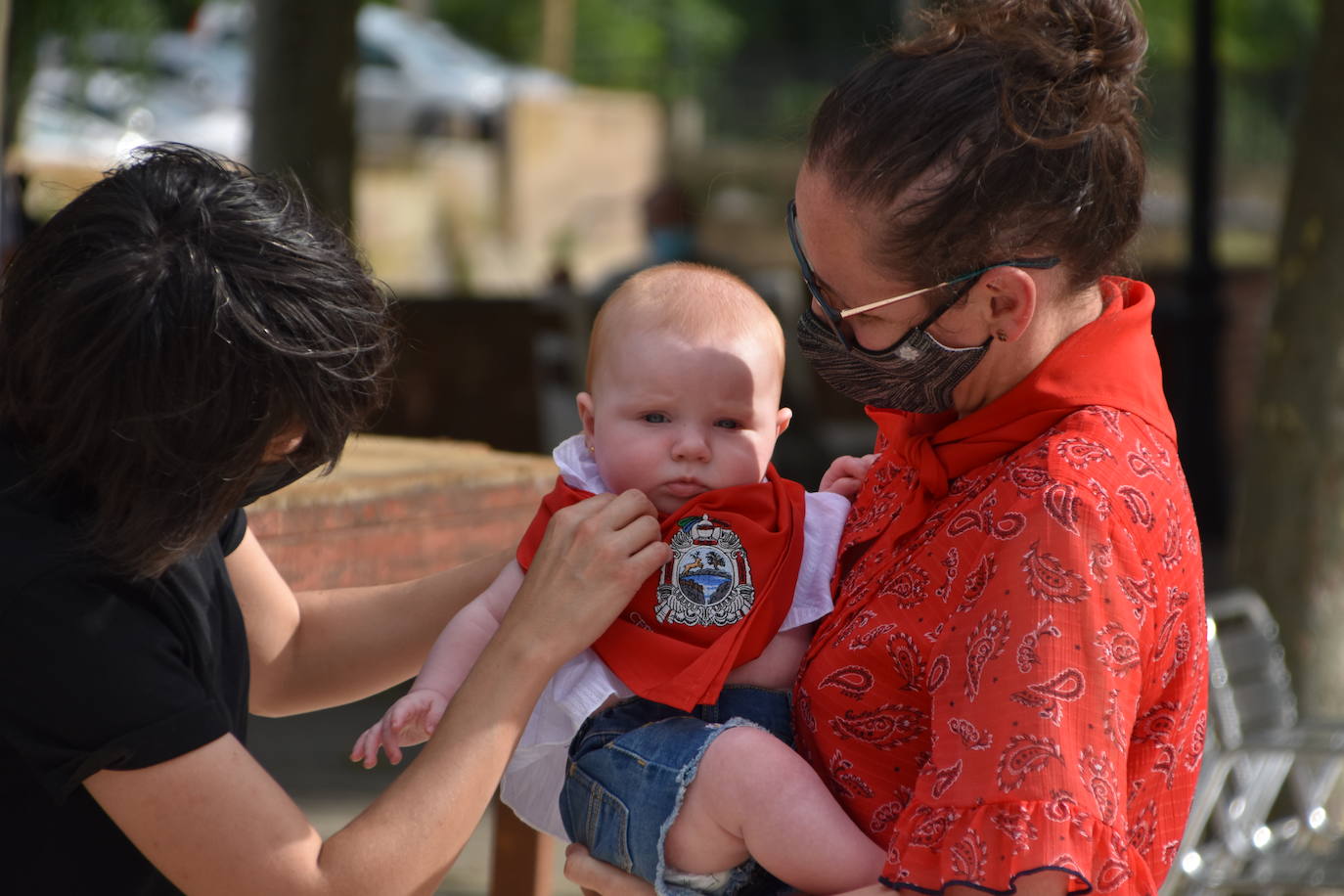 Fotos: Los cerveranos se ponen el pañuelo rojo
